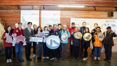 林業保育署嘉義分署、林鐵文資處及挺挺網絡社會企業聯名的「適得其所 以動保挺野保巡迴展」17日在阿里山車站1樓大廳舉辦開幕儀式